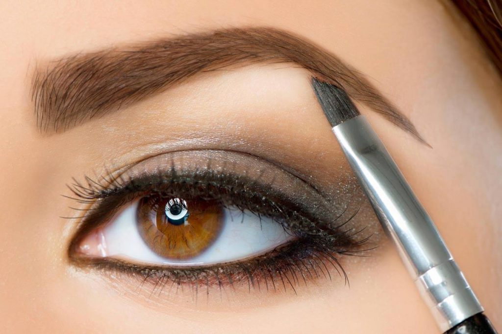 Conviértete en una experta maquillando cejas